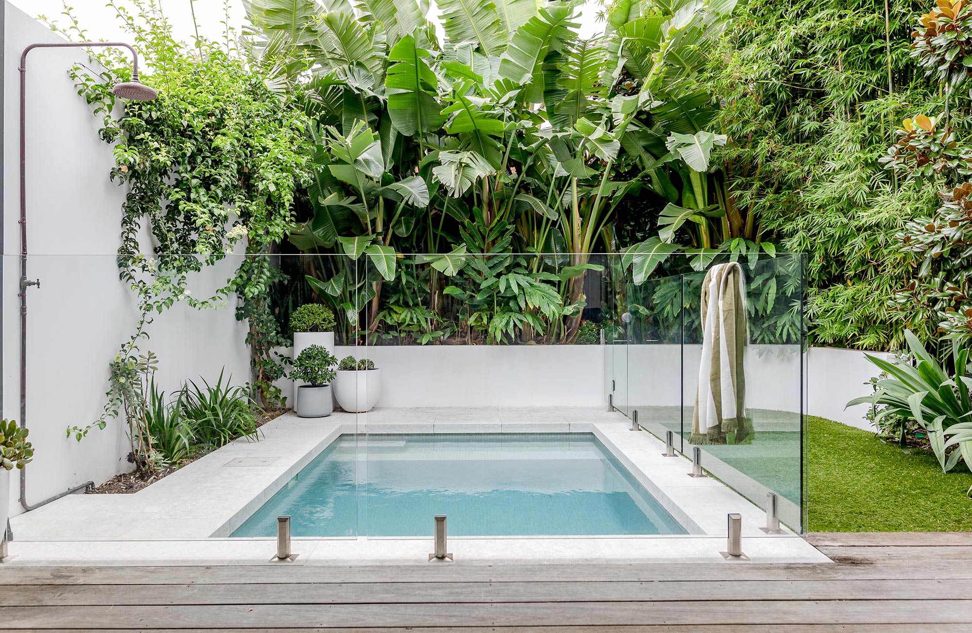 ​17 small pools perfect for small patios and gardens | homify