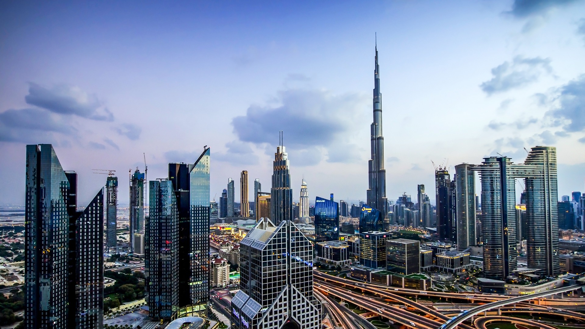 Dubai Crypto Expo A Frustrating Walk Among A Maze of Crypto Exchanges — Decential Media