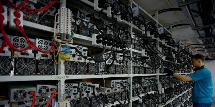 Bitcoin Miners Buy up Rigs as Prices Near All-Time Lows