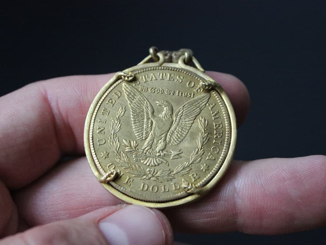 US One Dollar Coin with Functional Sword and Window - GIF - Imgur