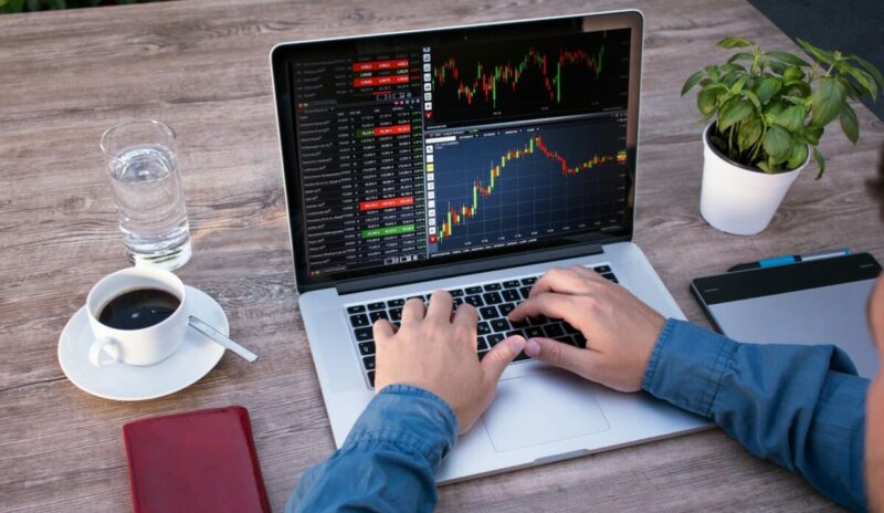 7 Best Computers for Trading Stocks in [Day Trading]