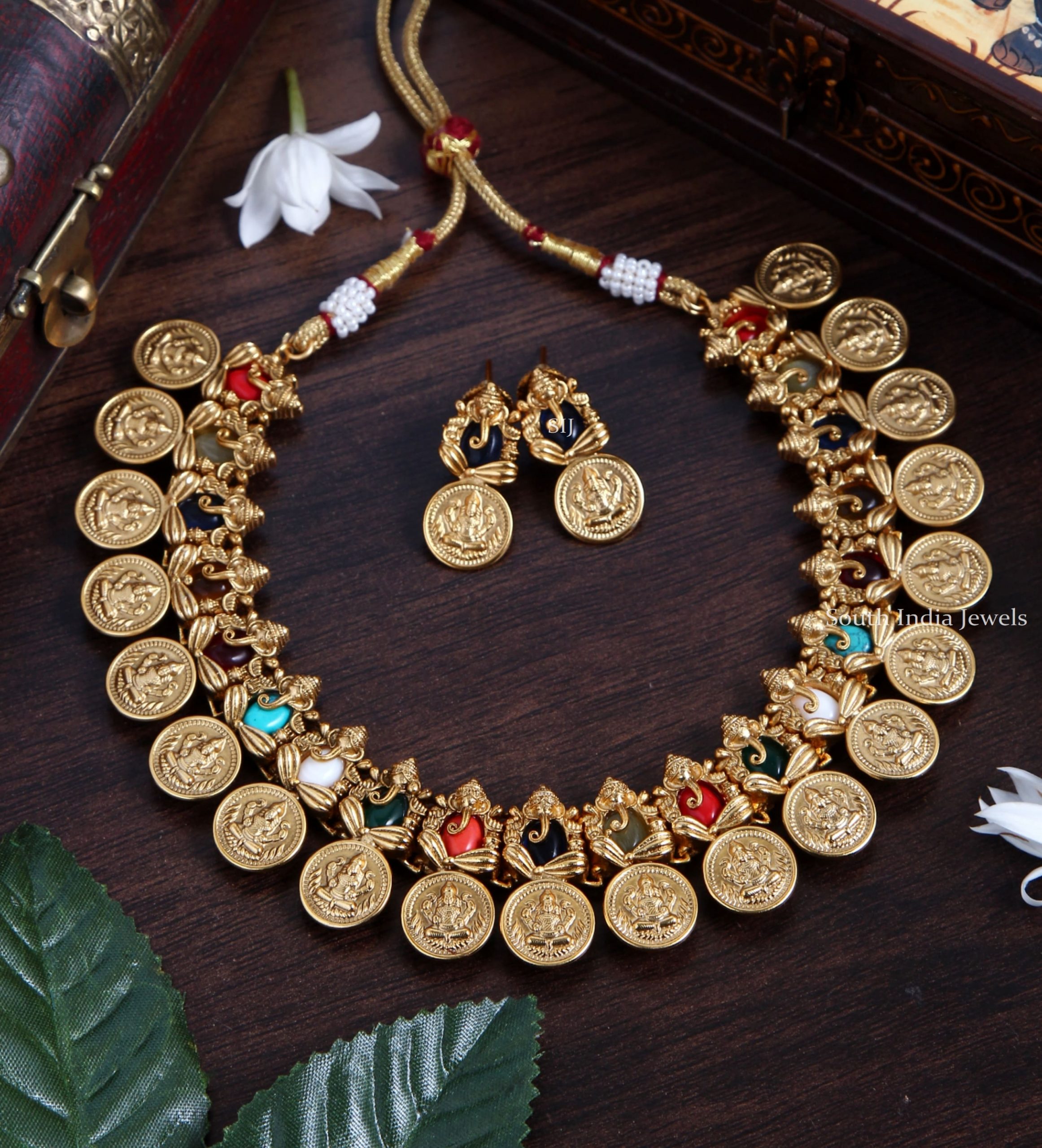 Lakshmi coin chakra necklace with jhumkas – House of Jhumkas