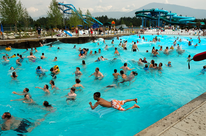 Bahari Wave Pool - Holiday World & Splashin Safari