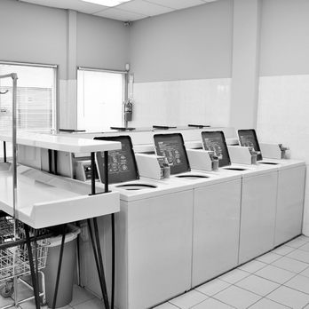 24 Hour Laundromat Near Me Open Now | Laundromania Iowa